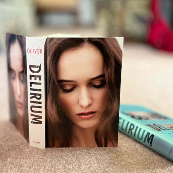 Delirium - Lauren Oliver 1st Ed HC - Picture 4 of 7